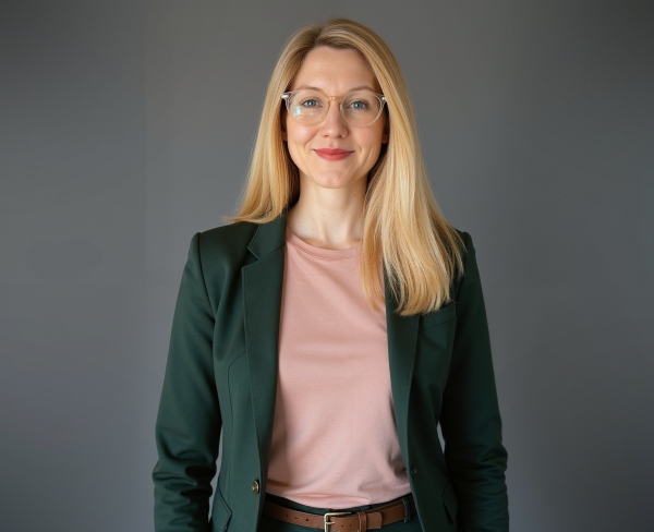 Dr. Sarah Kurpjuweit